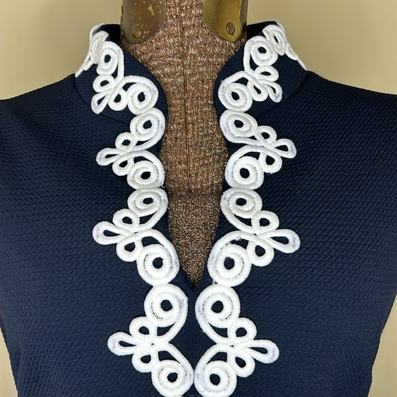 Vince Camuto Swirl Applique Sleeveless Sheath Dress - Picture 3 of 9